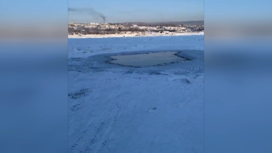 Провал автомобиля под лёд привёл к гибели человека в Иркутской области