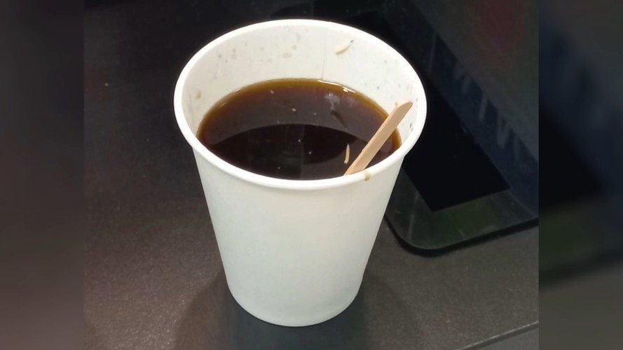 Личинки в стаканчике с кофе обнаружил иркутянин