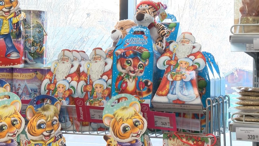"Ценный выбор": какие семьи могут получить бесплатные новогодние подарки для детей?