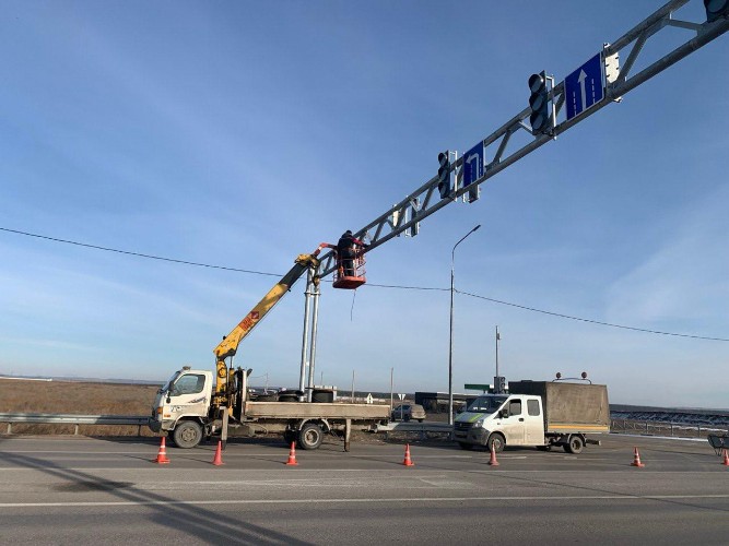 "Умный" светофор установили на трассе под Усольем