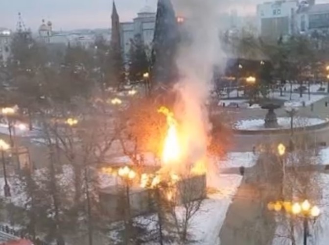 Возле главной ёлки Иркутска произошёл пожар