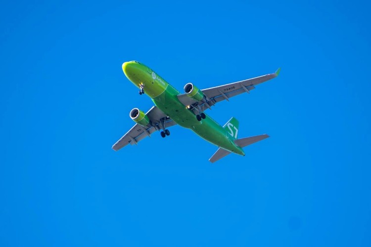 Пилотов летевшего из Иркутска самолёта пытались ослепить лазером