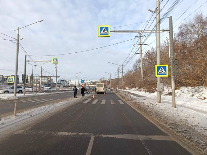 Водитель маршрутки сбил двух человек на пешеходном переходе в Иркутске