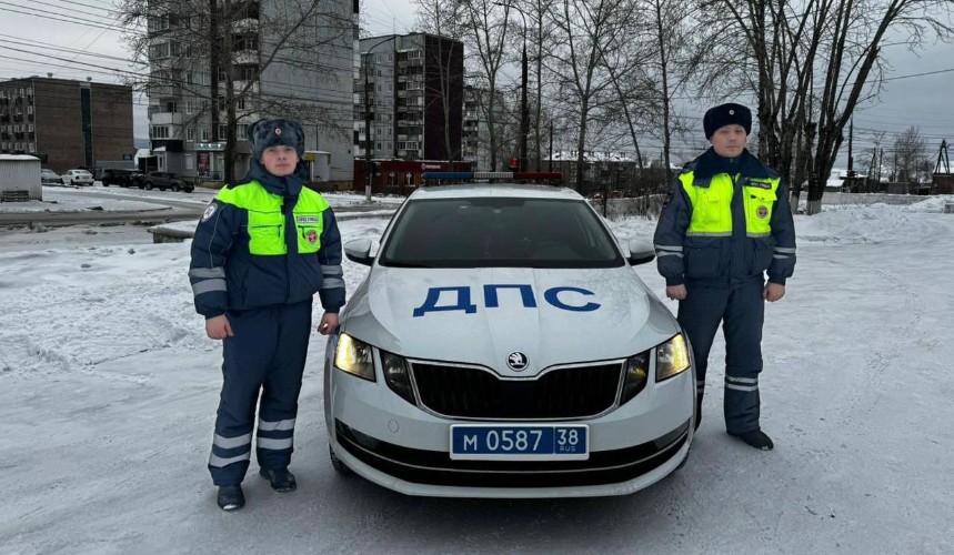 Инспекторы ДПС спасли жизнь мужчине на трассе "Вилюй"