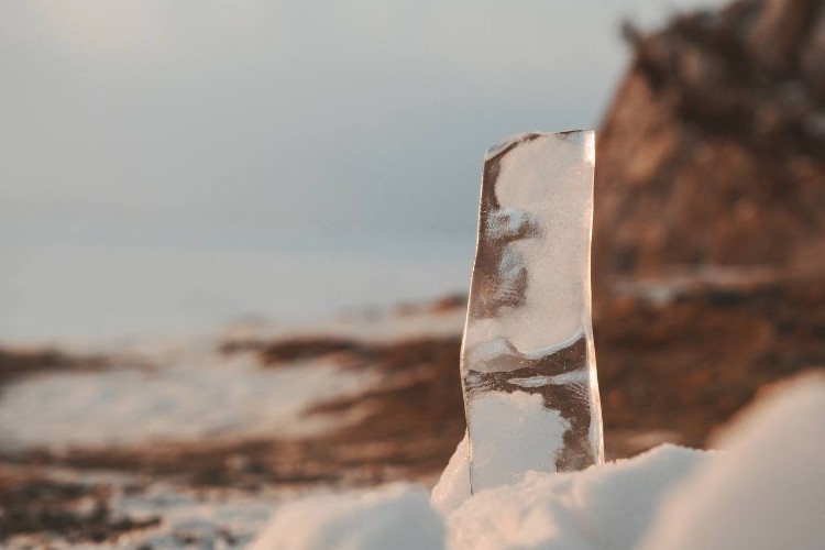 Толщина льда в заливах Байкала не превышает 10 сантиметров