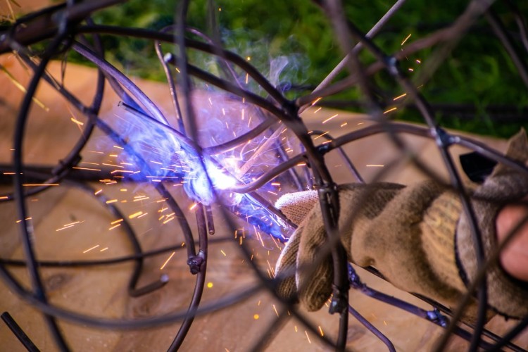 Взорвавшаяся бочка тяжело ранила электрогазосварщика в Бодайбинском районе