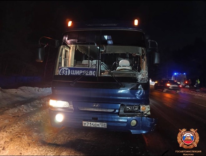Водитель рейсового автобуса насмерть сбил школьницу под Иркутском