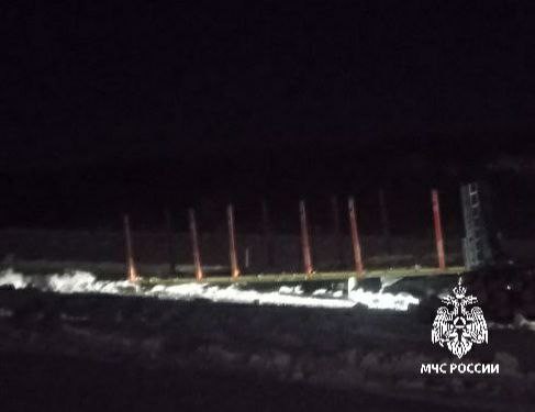 Лесовоз ушёл под лёд в Качугском районе