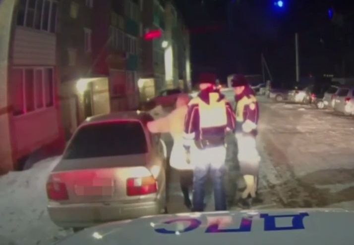 Пьяную автомобилистку с маленьким ребёнком в салоне задержали в Тайшете