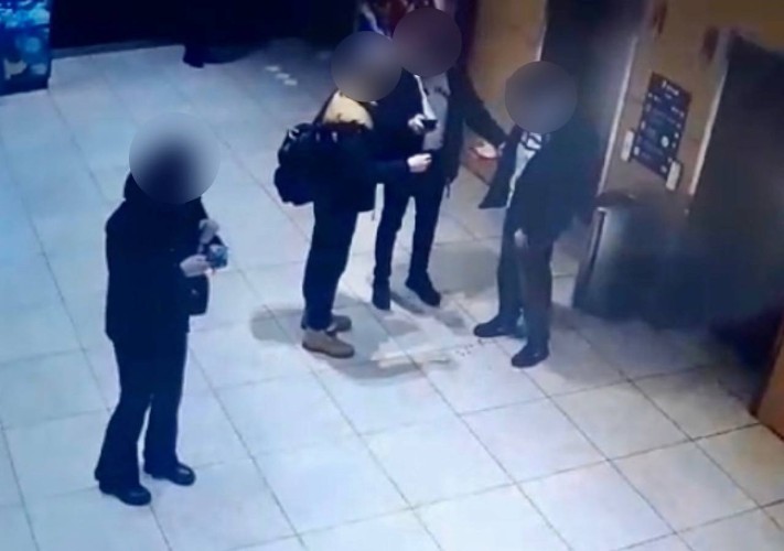 Подростка избили до потери сознания в одном из торговых центров Иркутска