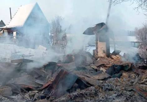 В Братске при пожаре в бане погибли мужчина и женщина