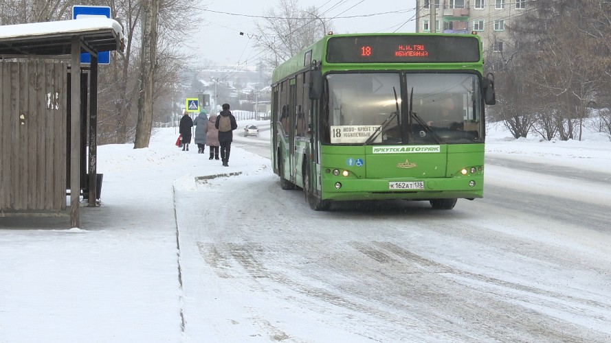 Иркутяне жалуются на скользкие остановки