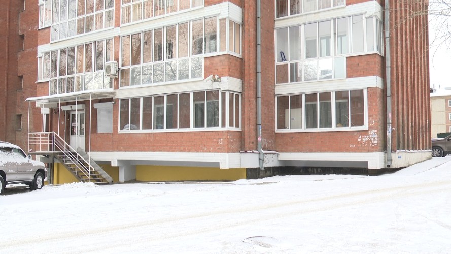 Жители многоэтажки в Иркутске отказываются соседствовать с пансионатом для пожилых людей