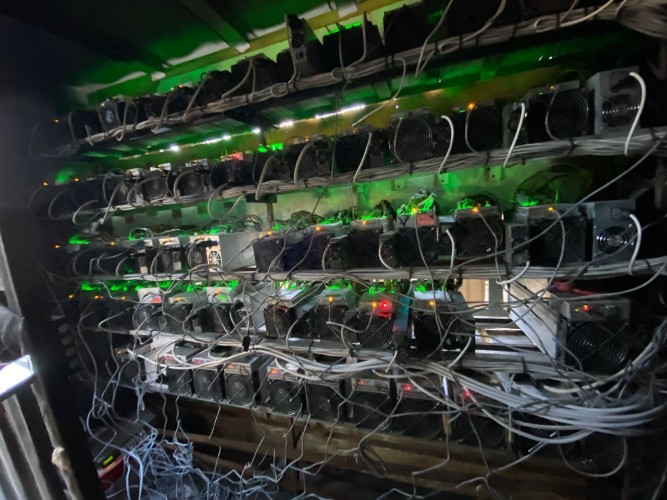 Нелегальные майнеры продолжают терроризировать энергосистему Иркутской области