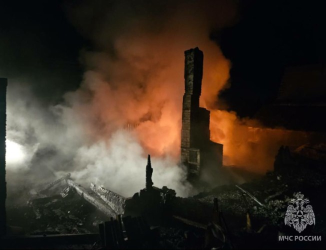 Интуиция и видеокамеры предупредили семью из Усть-Илимска о пожаре на даче