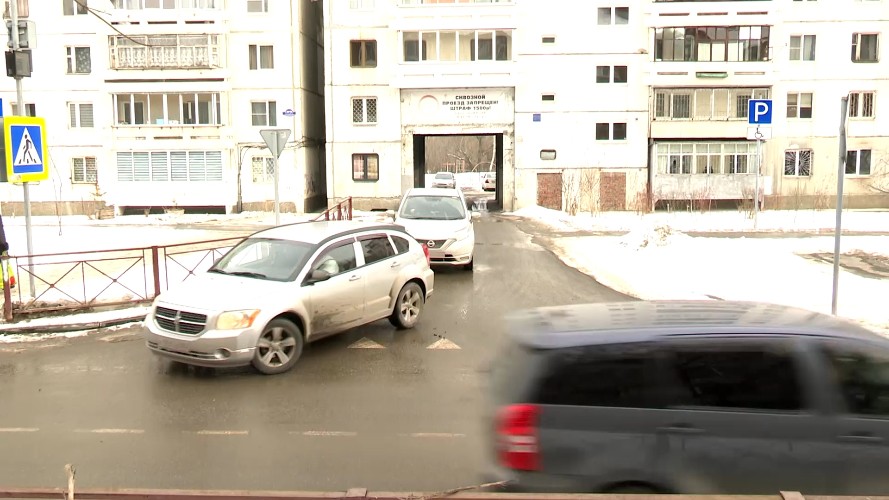 Автомобильные пробки уже образуются во дворах Иркутска