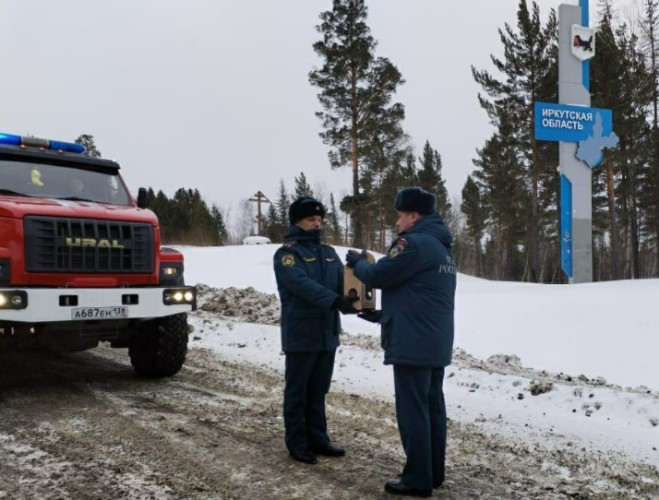 Спасатели Приангарья передали эстафету памяти МЧС России красноярским коллегам