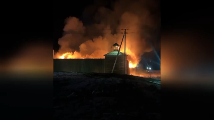 На Ольхоне горела турбаза, которую по суду давно должны были снести