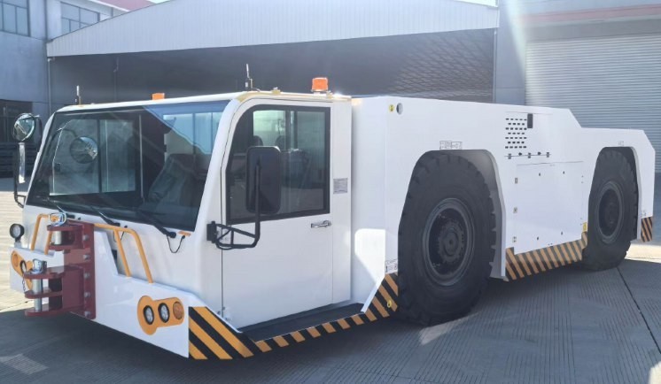 Новые тягачи для буксировки самолётов купил аэропорт Братска