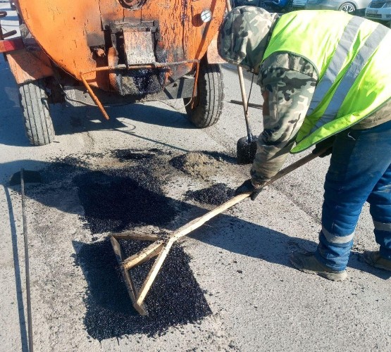 Литой асфальт используют для ремонта дорог в Иркутске