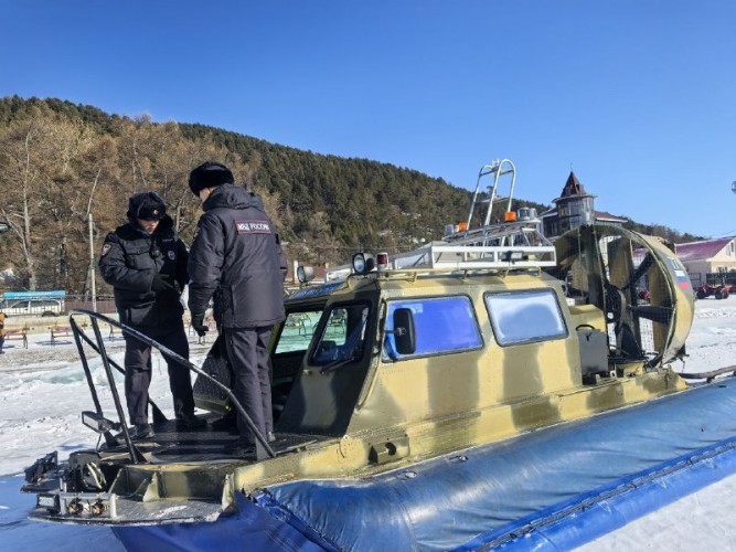 Шесть человек задержаны за несанкционированный выезд на лёд Байкала