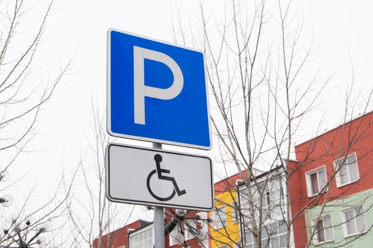 Вы спросили - мы ответили: как обустроить официальную парковку для инвалидов во дворе