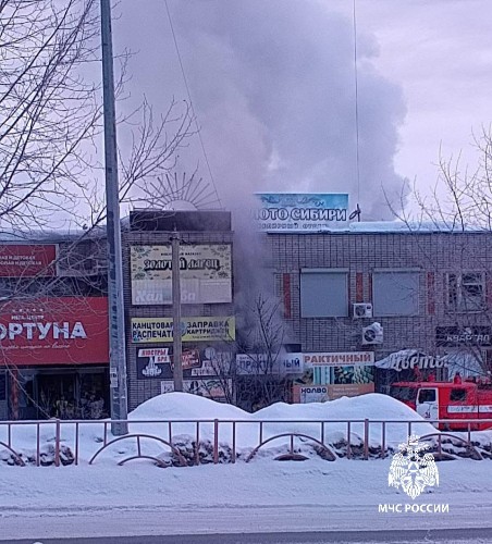 Торговый центр горел утром в Железногорске-Илимском