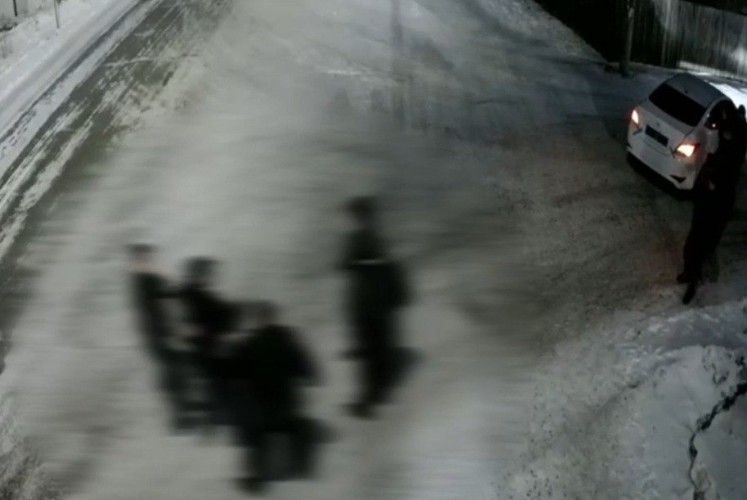 Таксист в Зиме задел чужую иномарку и получил по лицу