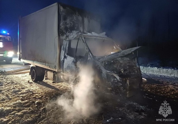 Водитель "ГАЗели" получил ожоги и потерял сознание при тушении авто на дороге Жигалово-Казачинское