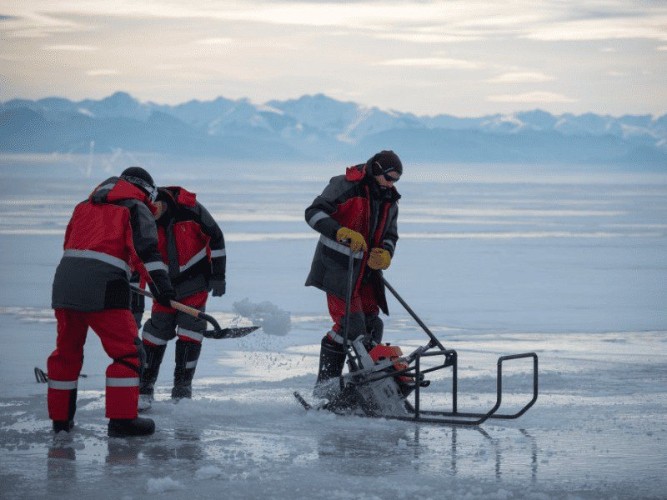 Тонкий лёд осложняет строительство Байкальского глубоководного нейтринного телескопа