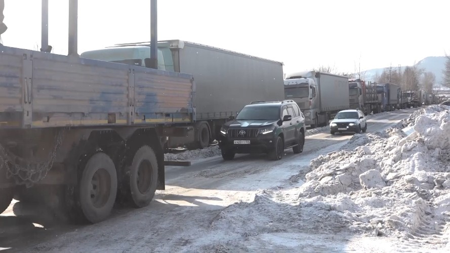 Фуры блокируют Усть-Кут: власти ищут выход из транспортного коллапса