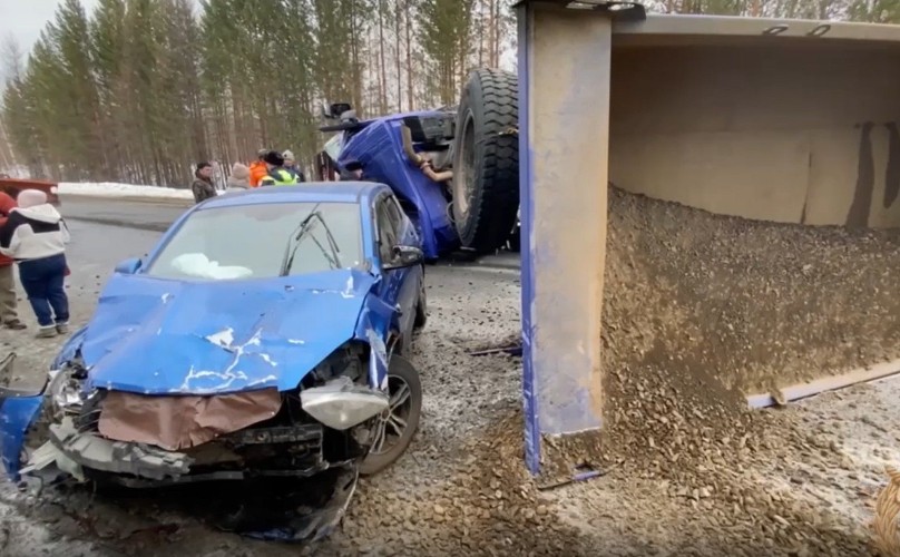 Водитель самосвала погиб в тройной аварии в Нижнеилимском районе