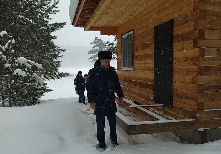 Вместо страусиной фермы супруга чиновника построила дом в Красноярском крае