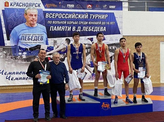 Девять медалей завоевали борцы Иркутской области на всероссийских соревнованиях