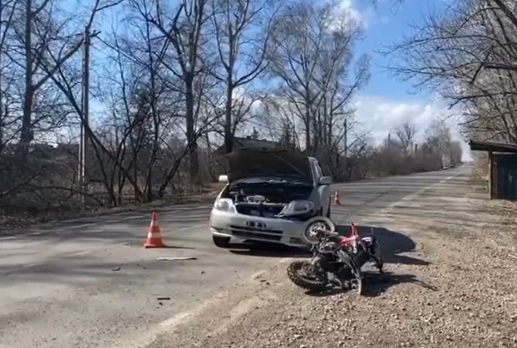 Две сестры 13 и 14 лет на питбайке попали под машину в Черемховском районе