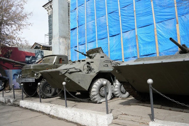 Технику возле Дома офицеров в Иркутске отреставрируют ко Дню Победы