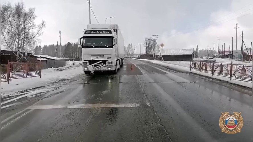 Фура сбила переходившего дорогу 16-летнего подростка в Братском районе