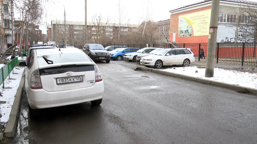Транспортный коллапс возникает возле школ и детских садов в Иркутске