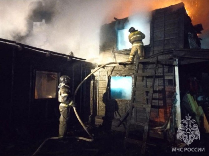 Пенсионерка погибла на пожаре в селе Хомутово на глазах своих детей