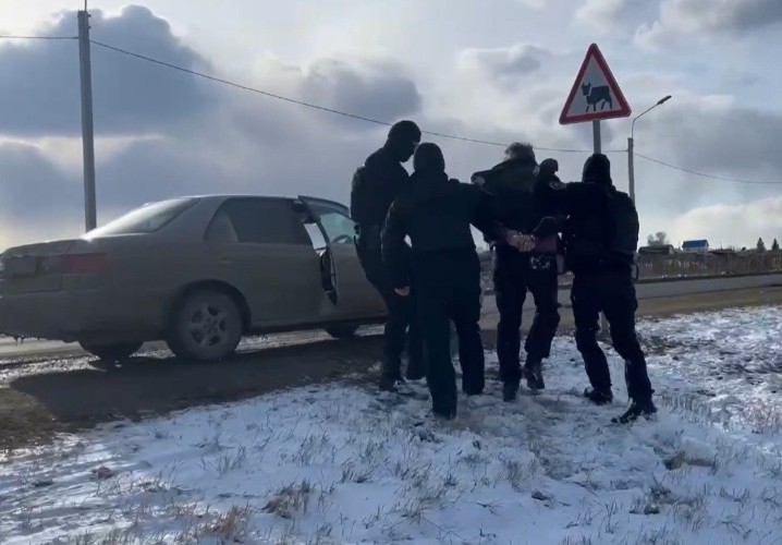 61-летний наркокурьер с крупной партией «синтетики» задержан в Иркутской области