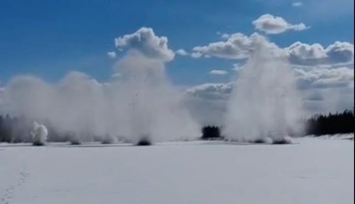 МЧС взрывает лёд северных рек Приангарья