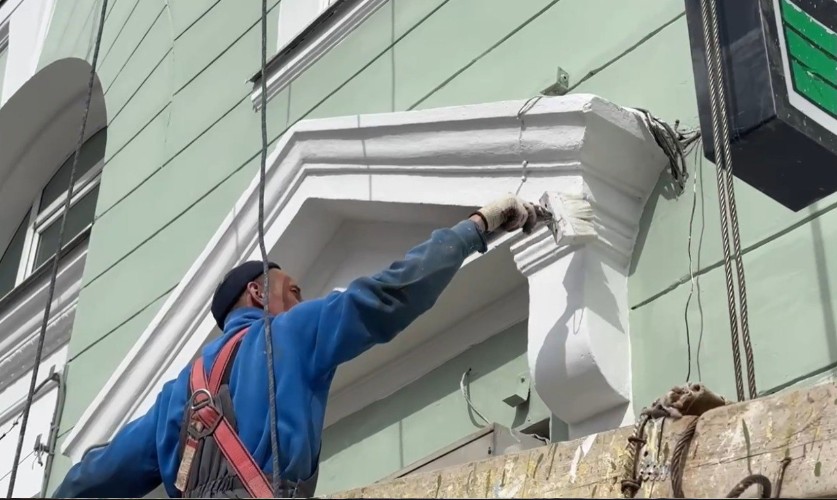 В центре Ангарска начался ремонт фасадов многоквартирных домов