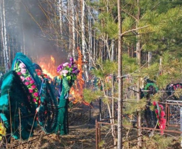 Пожар произошёл на кладбище в  Усолье-Сибирском