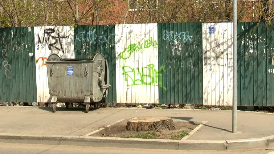 Строительные заборы из профлиста заполонили Иркутск