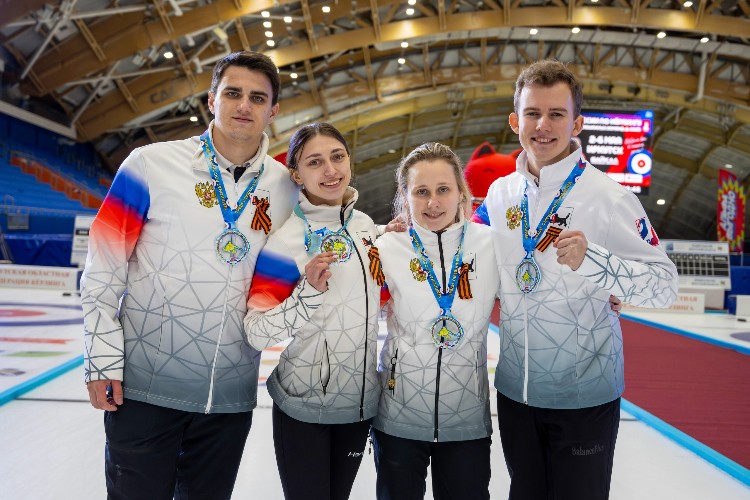 Команда из Иркутской области впервые одержала победу на чемпионате России по кёрлингу среди смешанных команд