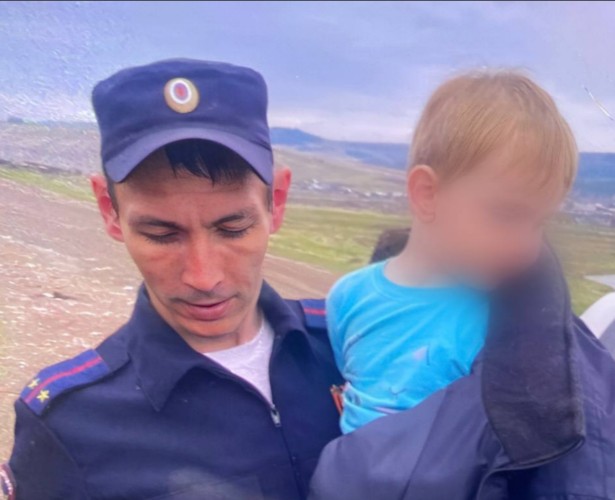 В селе Оса двухлетний мальчик ночью вышел из дома и пропал