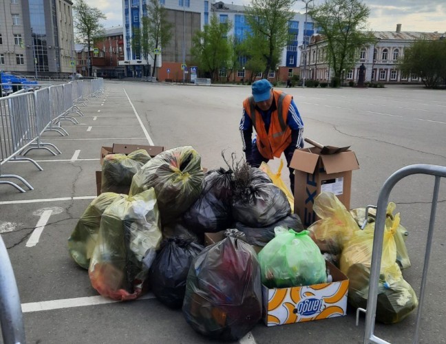 Иркутск приводят в порядок после Дня Победы
