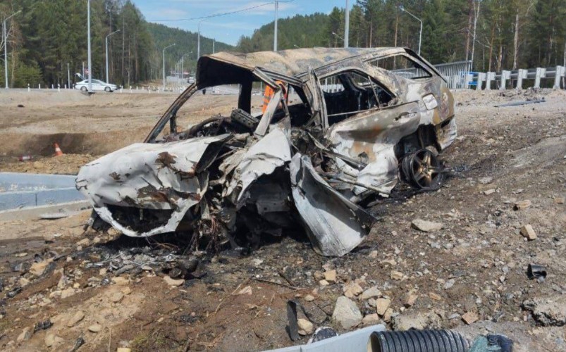 Кроссовер «Тойота» с 15-летним водителем за рулём вылетел с трассы и загорелся под Шелеховым