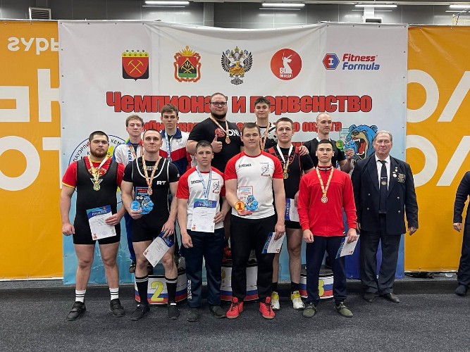 57 медалей завоевали пауэрлифтеры Иркутской области на чемпионате и первенстве Сибири