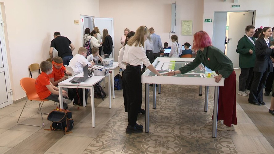 Более 100 школьников Иркутска приняли участие во всероссийском фестивале "Байкалробот"